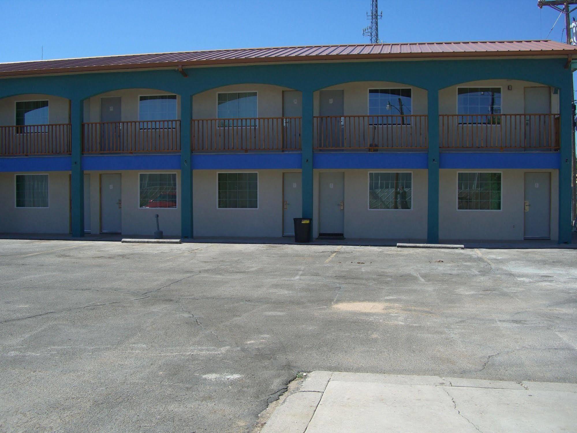 La Hacienda Inn Artesia Extérieur photo