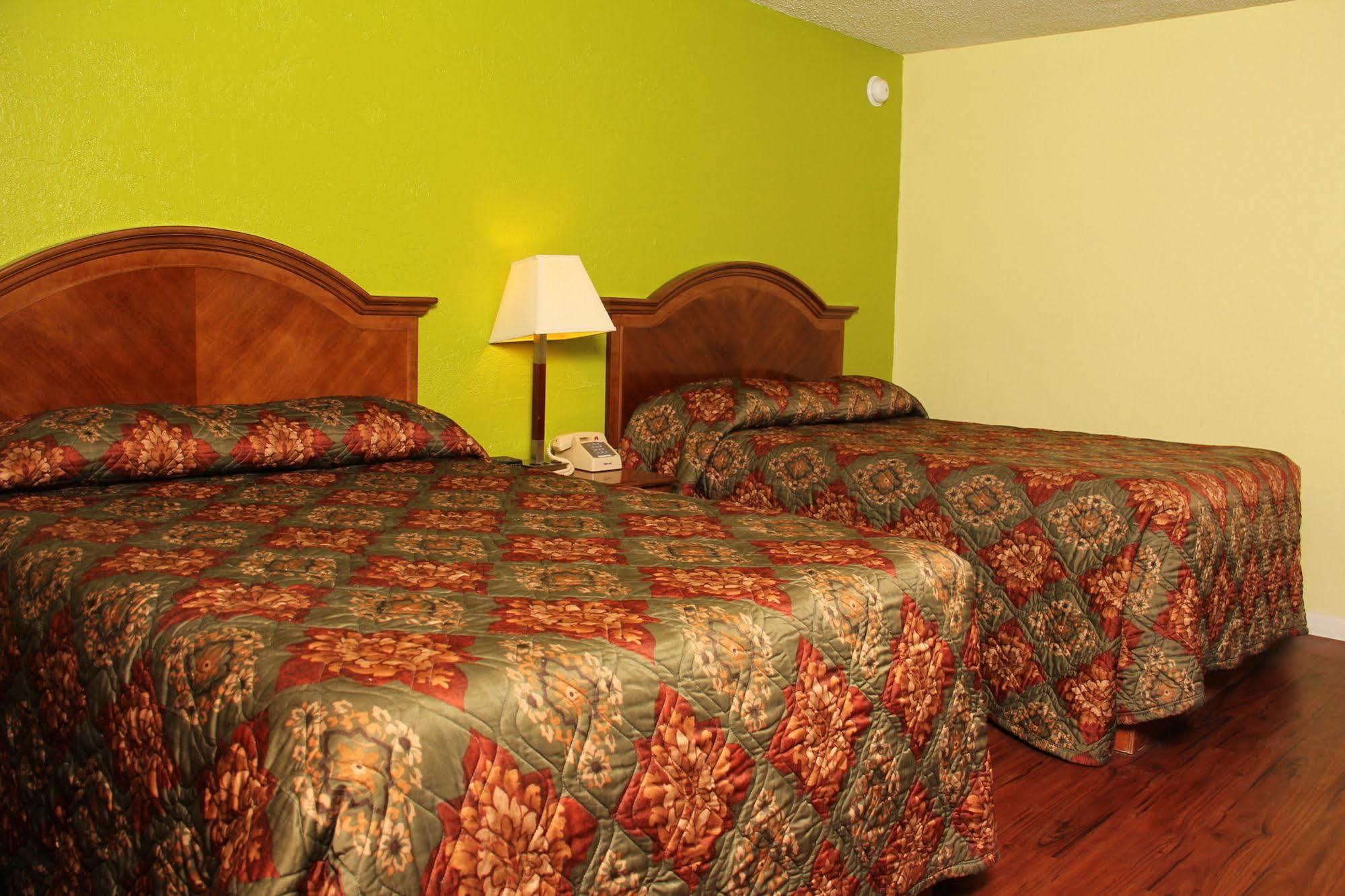 La Hacienda Inn Artesia Extérieur photo